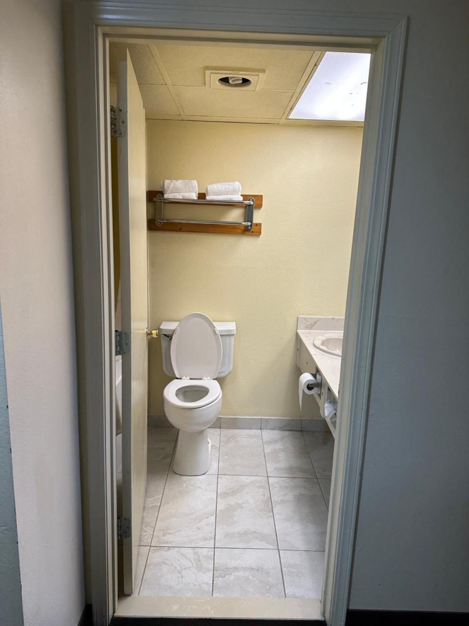 Executive Inn & Suites Prescott Bagian luar foto